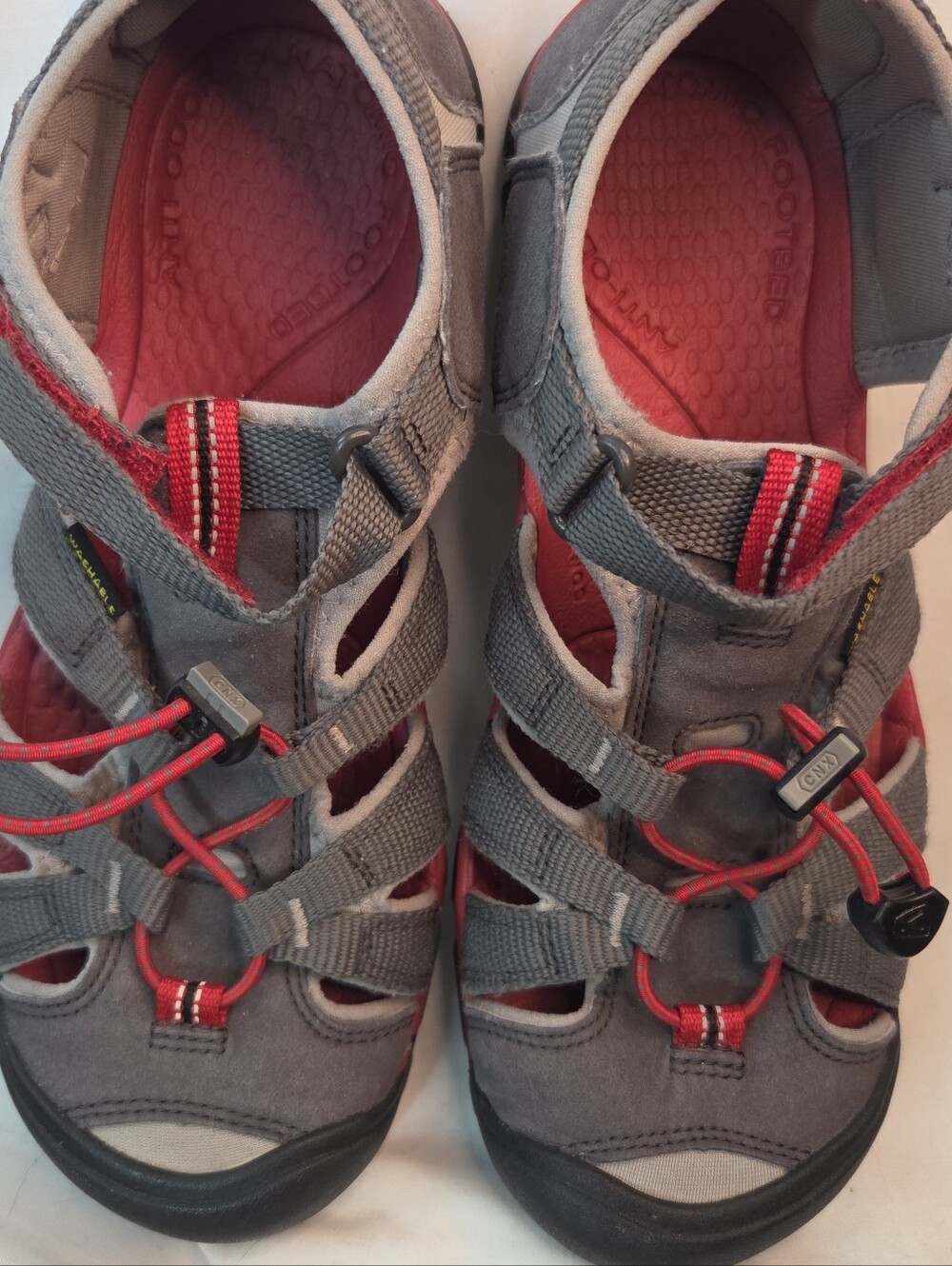 Women's Keen US Size 5 Newport H2 Sandals Gray Red Hiking Water Slip On GUC